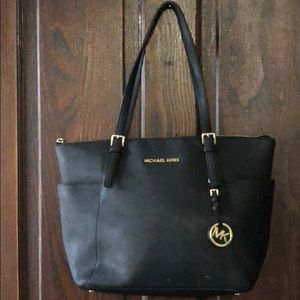 Micheal Kors leather hand bag
